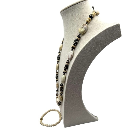 Vintage White & Black Beaded Necklace With Matching Bracelet Set - Picture 3 of 7